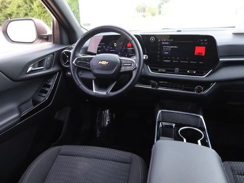 Used 2025 Chevrolet Equinox LT FWD image 19