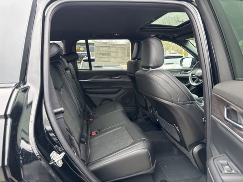 New 2026 Jeep Grand Cherokee Altitude AWD/4WD image 27