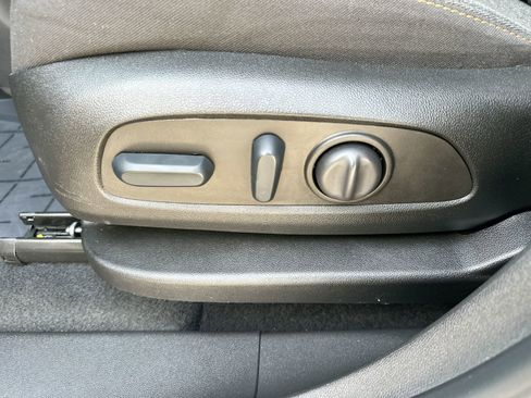 Used 2023 Chevrolet Equinox LT image 12