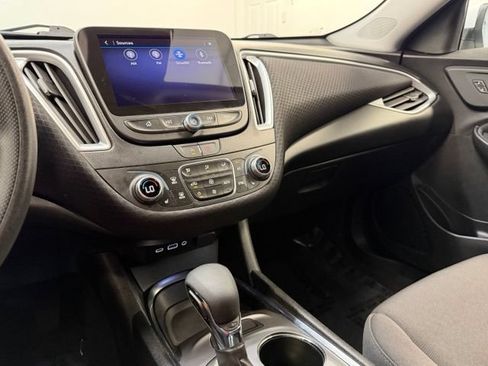 Used 2023 Chevrolet Malibu LT FWD image 23