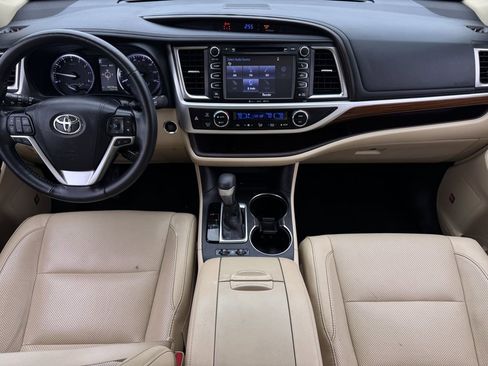 Used 2019 Toyota Highlander Limited Platinum image 11