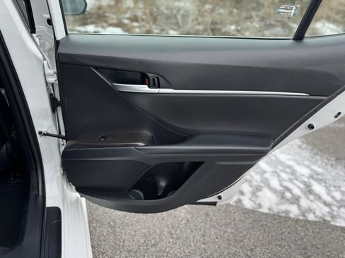 Used 2024 Toyota Camry SE image 14