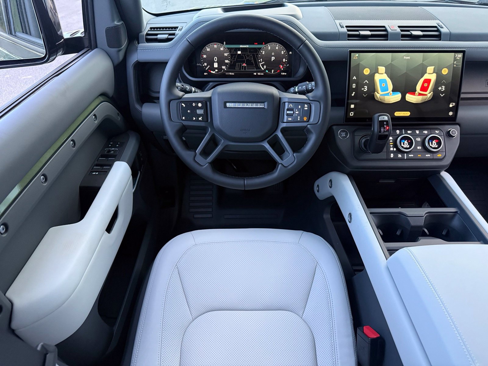 New 2026 Land Rover Defender 110 X-Dynamic SE AWD/4WD image 32