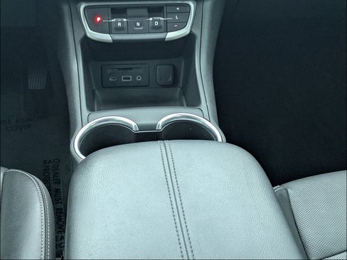 Used 2022 GMC Terrain SLT w/ Tech Package FWD image 22