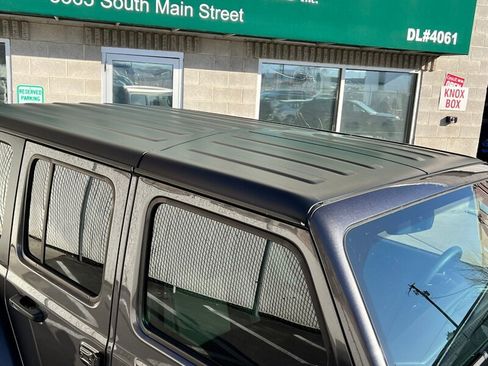 Used 2023 Jeep Wrangler Unlimited Rubicon 4xe image 9