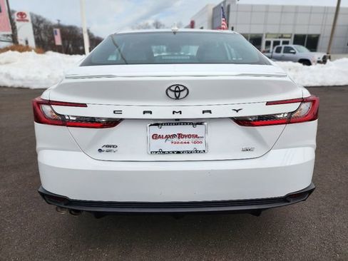 Used 2025 Toyota Camry SE w/ Convenience Package image 6