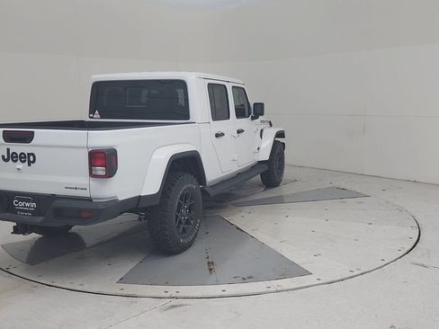 New 2025 Jeep Gladiator Sport image 15