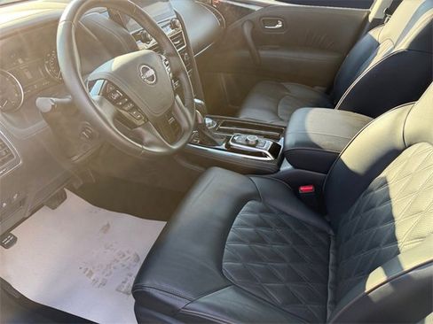 Used 2024 Nissan Armada Platinum image 9