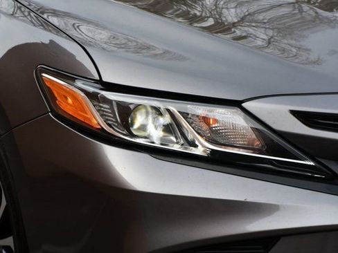 Used 2019 Toyota Camry SE image 8