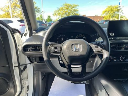 Used 2025 Honda HR-V LX image 13