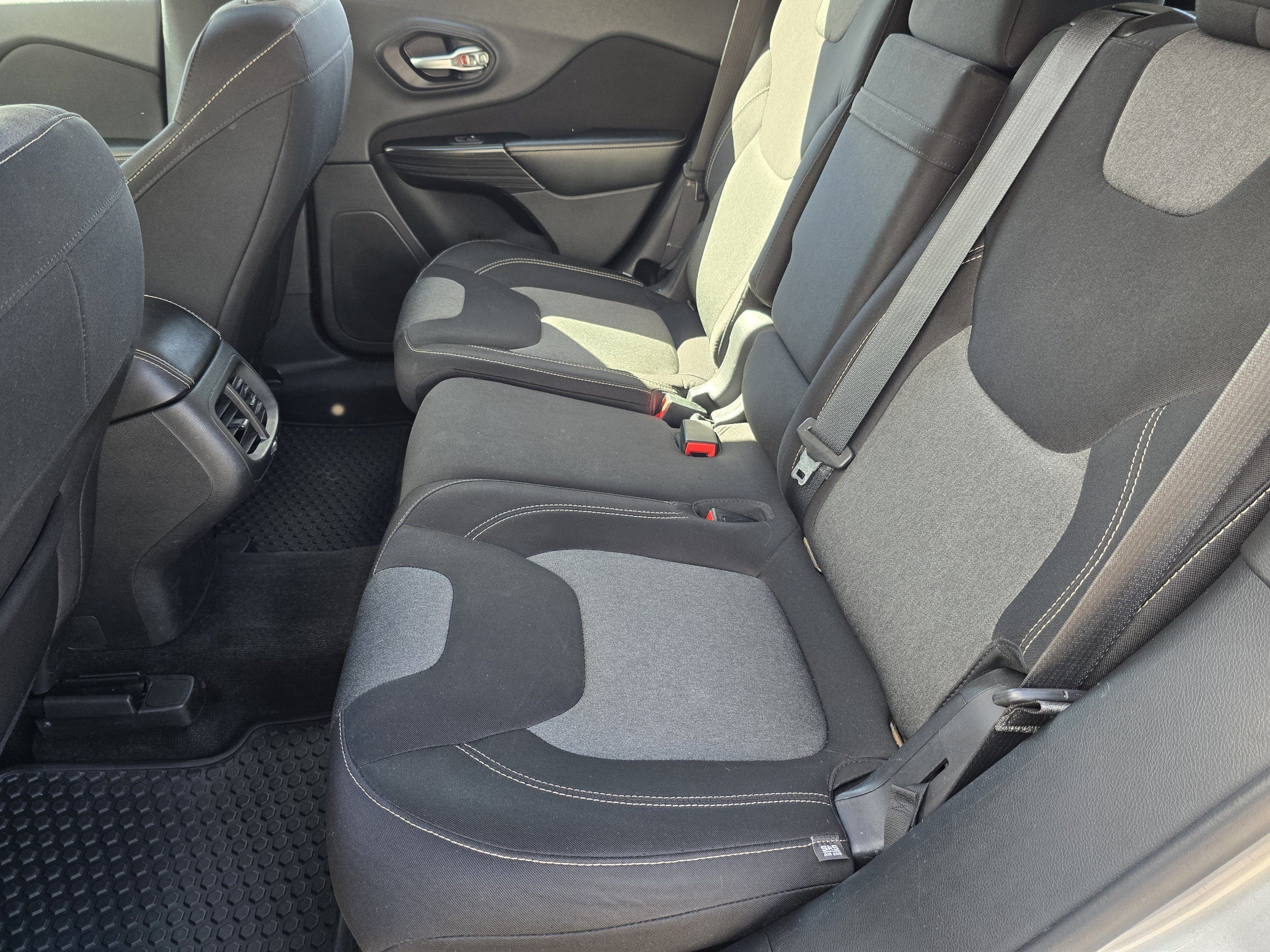 Used 2015 Jeep Cherokee Sport w/ Cold Weather Group AWD/4WD image 6