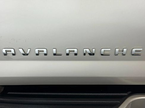 Used 2009 Chevrolet Avalanche LTZ AWD/4WD image 4
