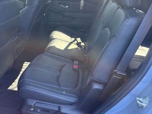 Used 2024 Honda Pilot Touring image 11
