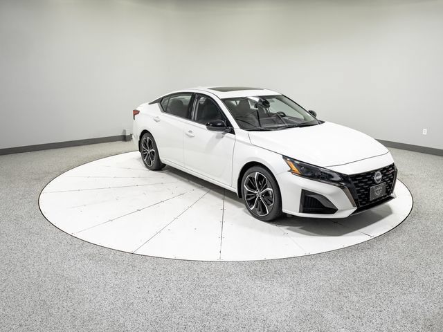 Used 2023 Nissan Altima 2.5 SR w/ SR Premium Package FWD image 28