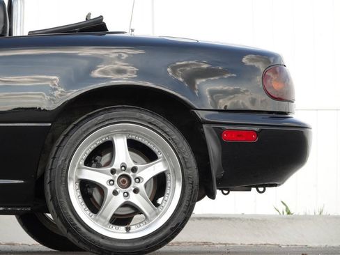 Used 1996 MAZDA MX-5 Miata RWD image 24
