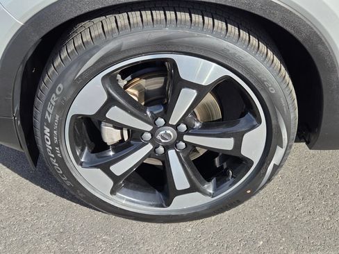 Used 2019 Volvo XC40 T5 Momentum AWD/4WD image 4