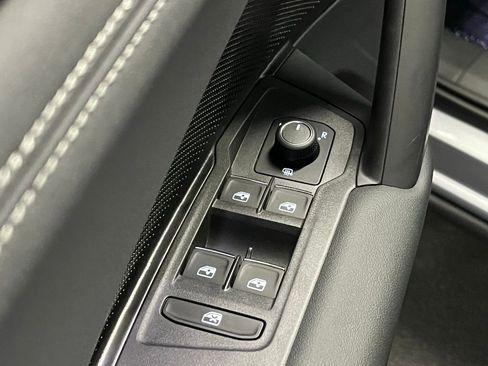 New 2025 Volkswagen Tiguan SE image 17