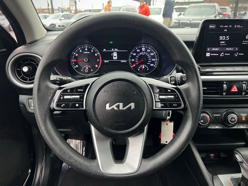 Used 2022 Kia Forte LXS image 39