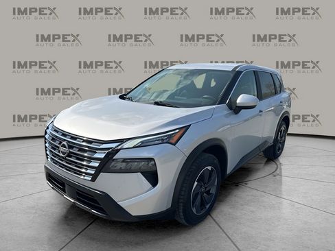 Used 2025 Nissan Rogue SV image 1