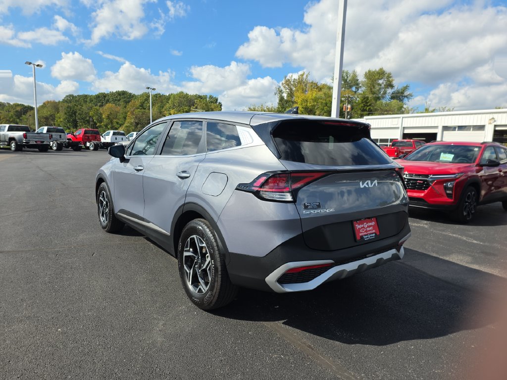 Used 2025 Kia Sportage LX FWD image 6