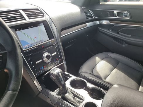Certified 2019 Ford Explorer Limited w/ Class III Trailer Tow Package FWD image 21