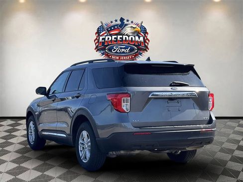Used 2022 Ford Explorer XLT AWD/4WD image 4