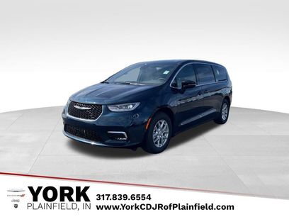 New 2025 Chrysler Pacifica Select