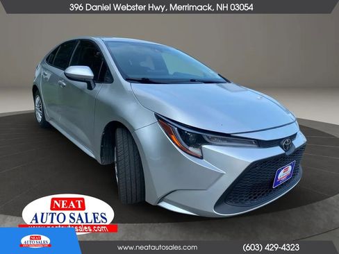 Used 2022 Toyota Corolla LE FWD image 3