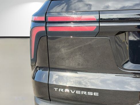 Used 2025 Chevrolet Traverse LT FWD image 10