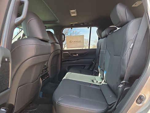 New 2026 Lexus LX 700h Luxury image 13