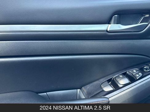 Used 2024 Nissan Altima 2.5 SR FWD image 13