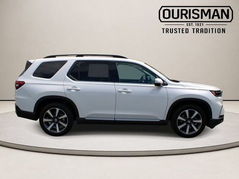 Used 2025 Honda Pilot Touring image 9