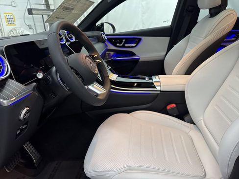 Used 2025 Mercedes-Benz GLC 300 4MATIC image 14