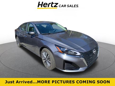 Used 2025 Nissan Altima 2.5 SV image 1
