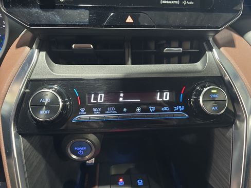Used 2021 Toyota Venza XLE w/ Softex Package AWD/4WD image 23