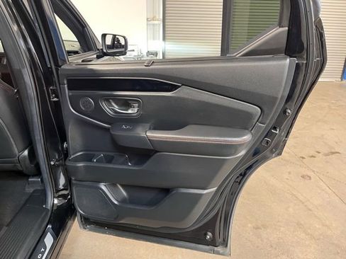 Used 2025 Honda Pilot TrailSport image 16