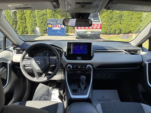 Used 2025 Toyota RAV4 XLE AWD/4WD image 15