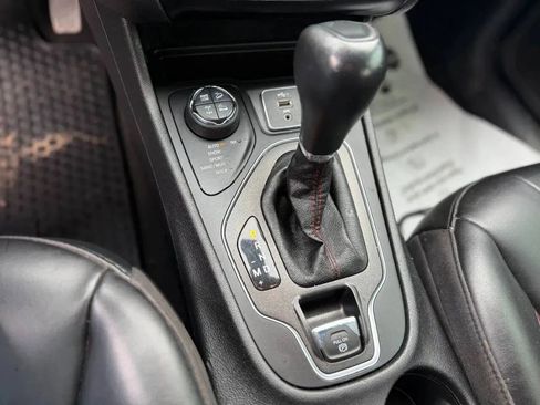 Used 2020 Jeep Cherokee Trailhawk w/ Cold Weather Group image 16