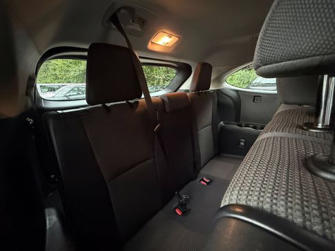 Used 2025 Toyota Highlander LE FWD image 25