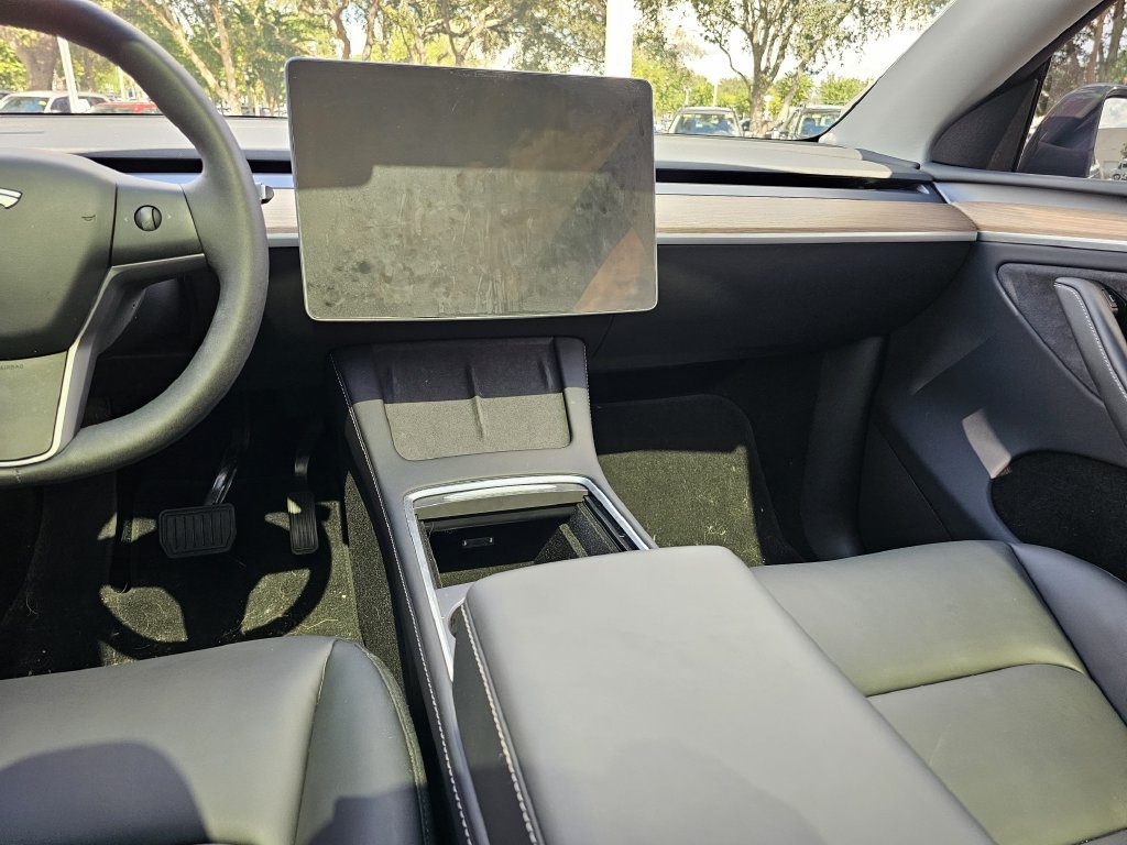 Used 2025 Tesla Model Y Long Range RWD image 13