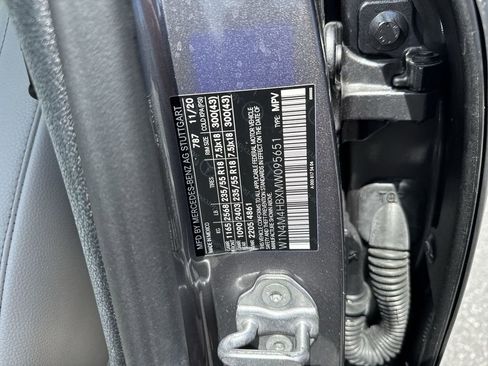 Used 2021 Mercedes-Benz GLB 250 4MATIC image 60