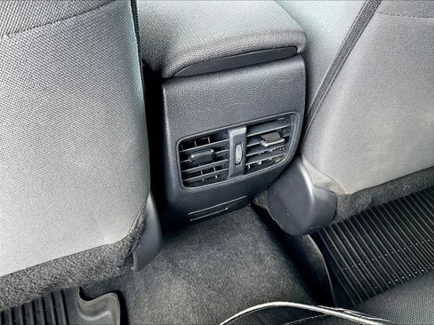 Used 2023 Toyota Corolla Cross LE image 28