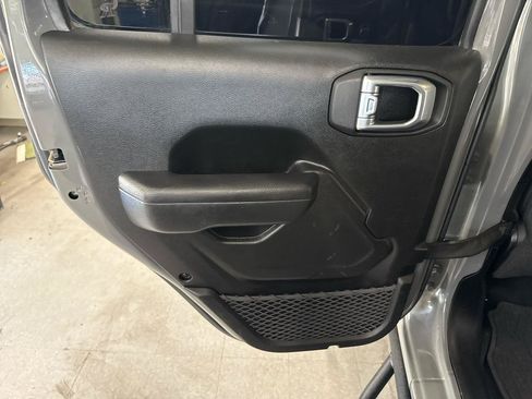 Used 2022 Jeep Gladiator Sport AWD/4WD image 39