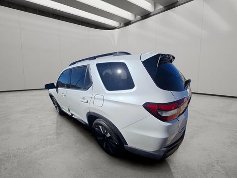 Used 2024 Honda Pilot Touring image 2