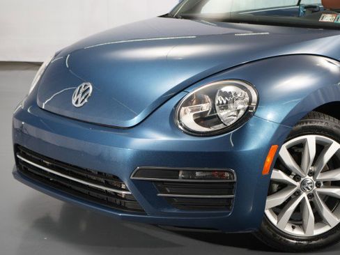 Used 2017 Volkswagen Beetle 1.8T Classic FWD image 4