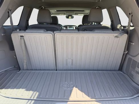 Used 2018 Toyota Highlander XLE image 5