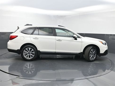 Used 2017 Subaru Outback 2.5i Touring image 43