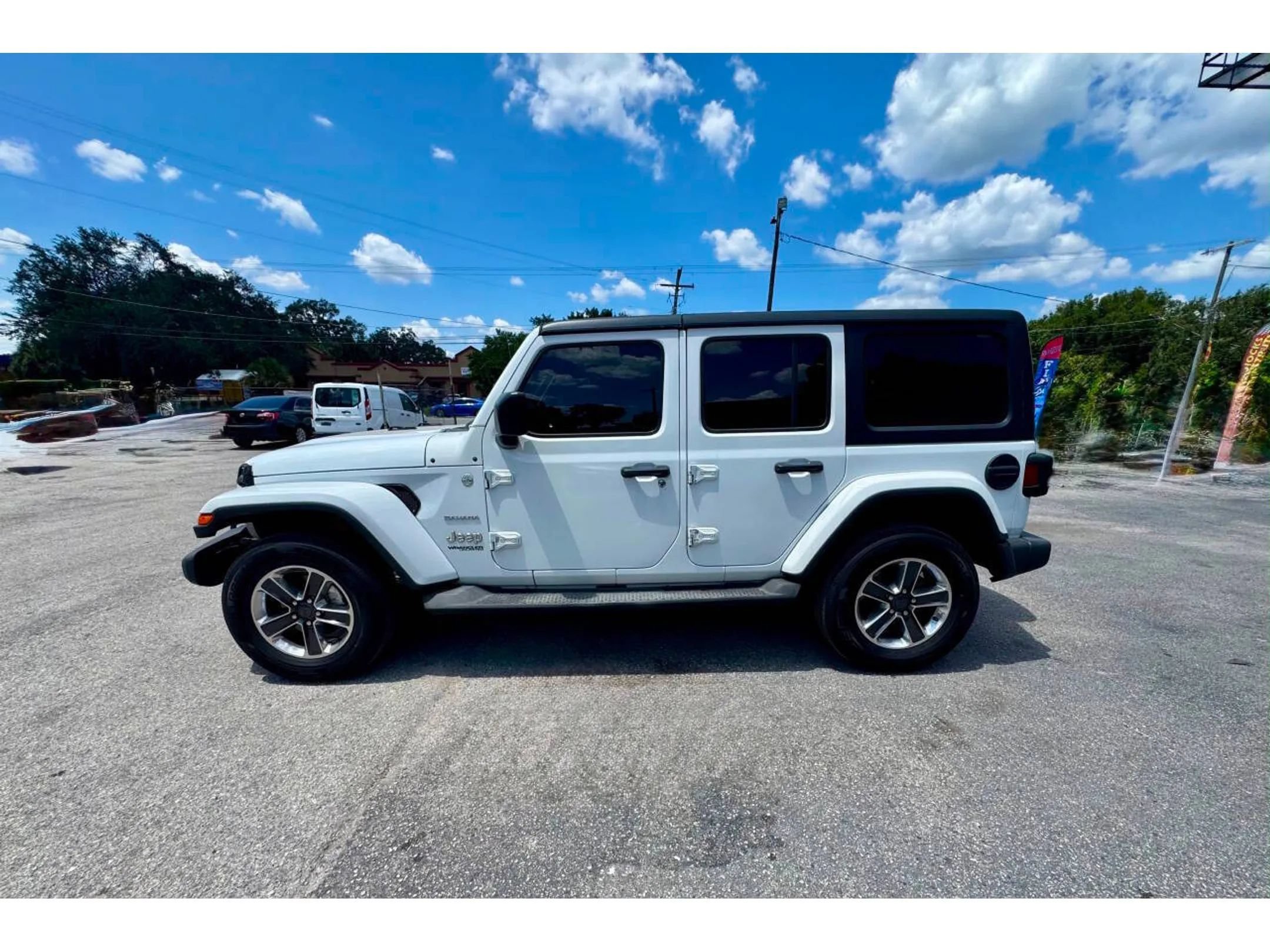Used 2019 Jeep Wrangler Unlimited Sahara AWD/4WD image 13