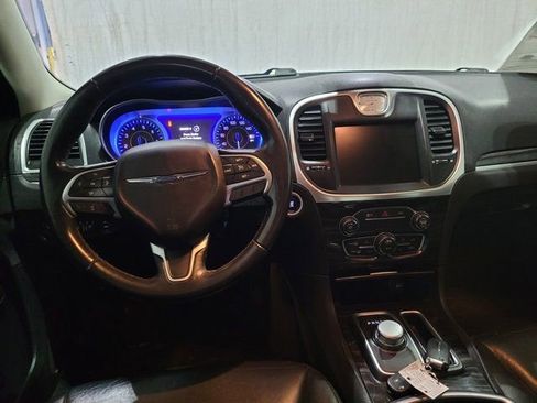 Used 2015 Chrysler 300 Touring w/ Limited Group image 4