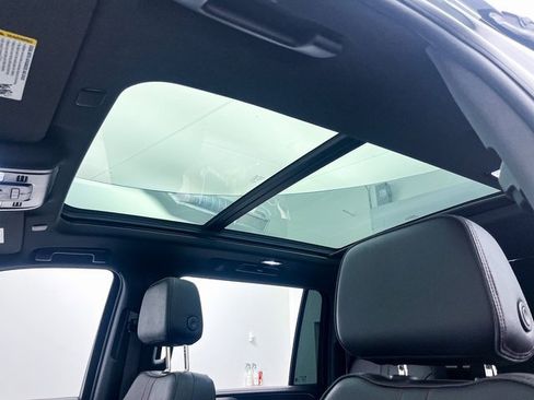 Used 2023 Chevrolet Suburban RST w/ Sport Performance Package image 20